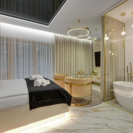 Romantic With Bathtub By Downtown Apartment Gdansk