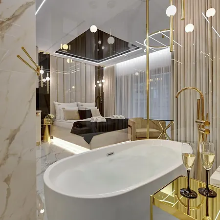Romantic With Bathtub By Downtown Apartment Gdansk