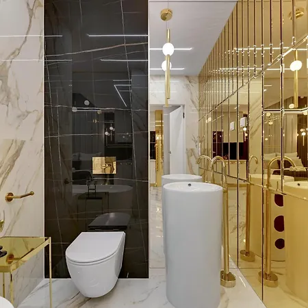 Romantic With Bathtub By Downtown דירה גדנסק