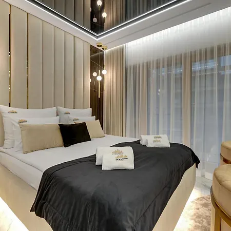 Апартаменты Romantic With Bathtub By Downtown