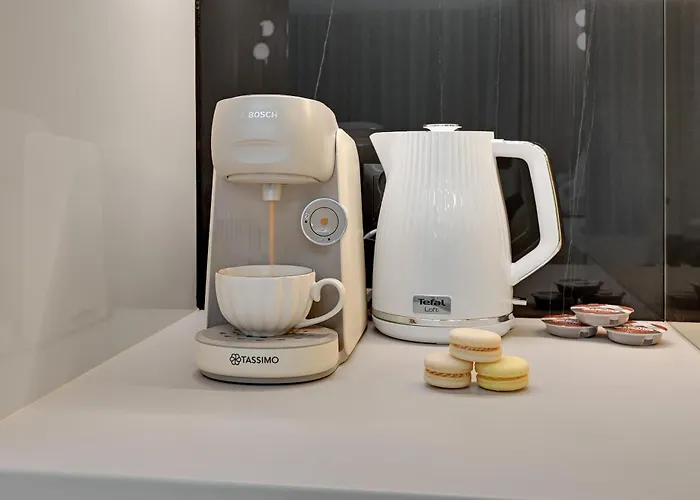 Romantic With Bathtub By Downtown