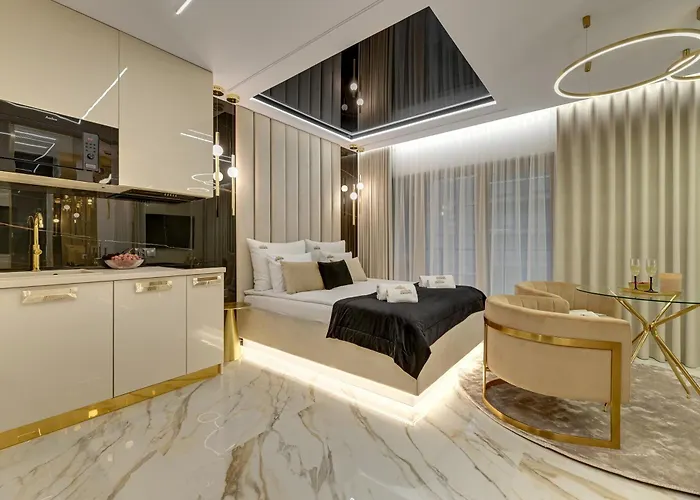 Romantic With Bathtub By Downtown