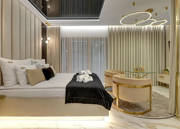 Апартаменты Romantic With Bathtub By Downtown *