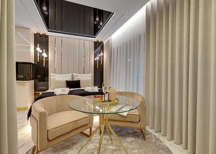 Romantic With Bathtub By Downtown Гданьск